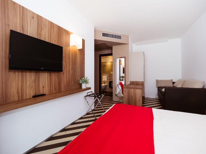 Dan Hotel Riccione Bagian luar foto